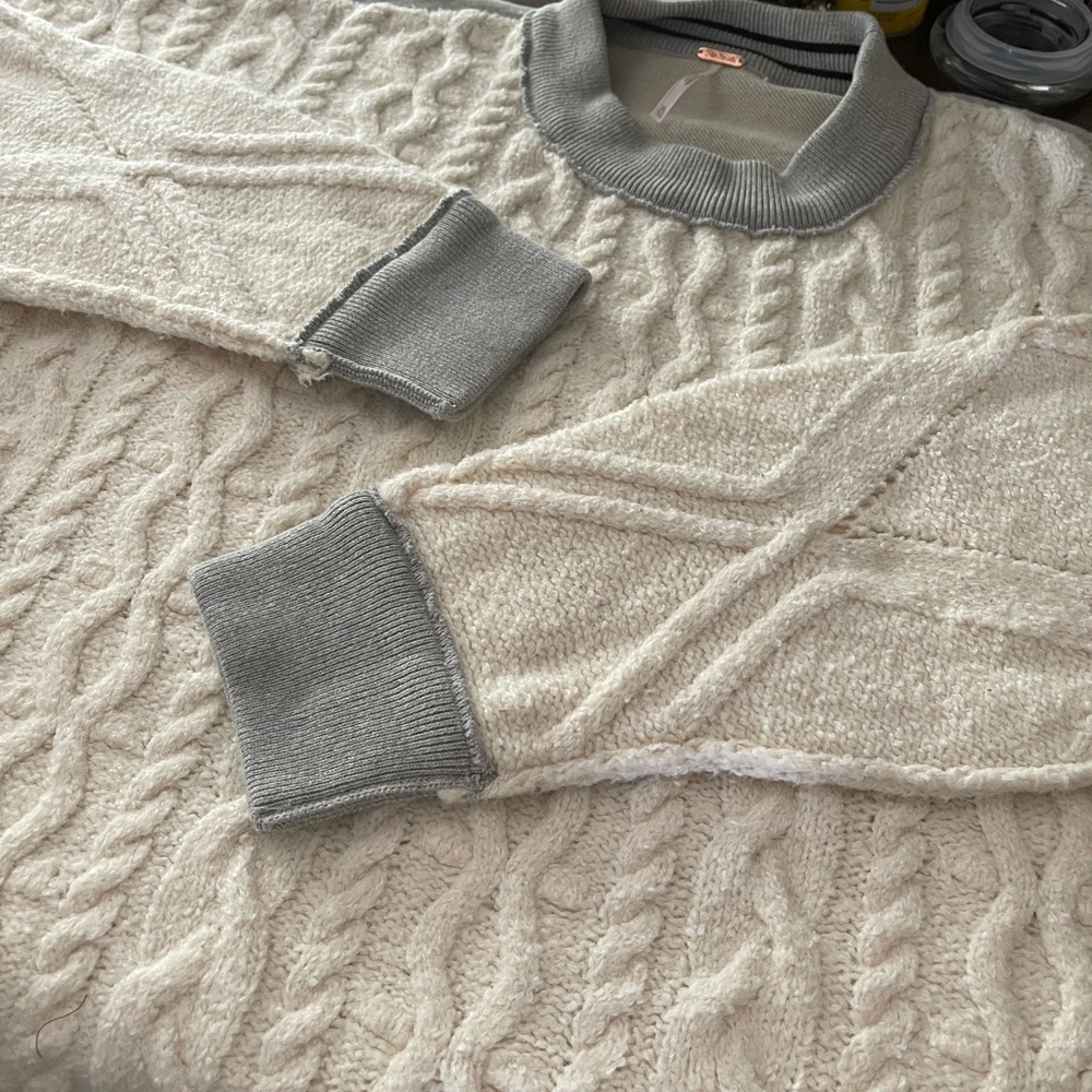 Beautiful Free People Two toned Cableknit Sweater XL. NWOT